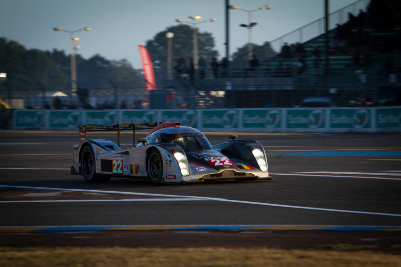 Illustration for article titled The intoxicating beauty of Le Mans cars at sunset
